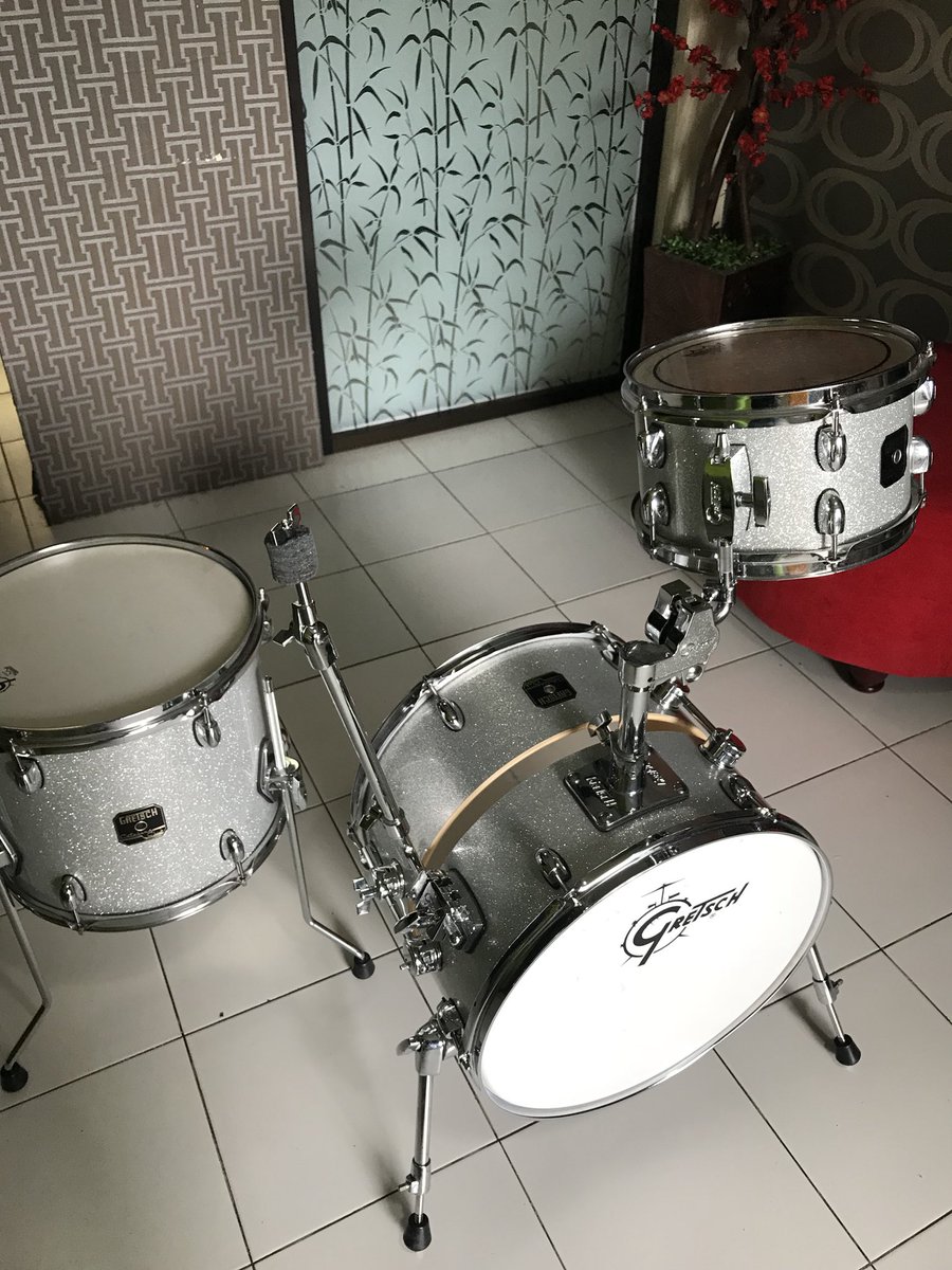 Gretsch2016's tweet photo. @drum_market FS: Gretsch catalina club street 3pcs shell pack, excellent condition, 6,9jt nego tipis, minat: 081945777117 https://t.co/lSWxvwIDHS
