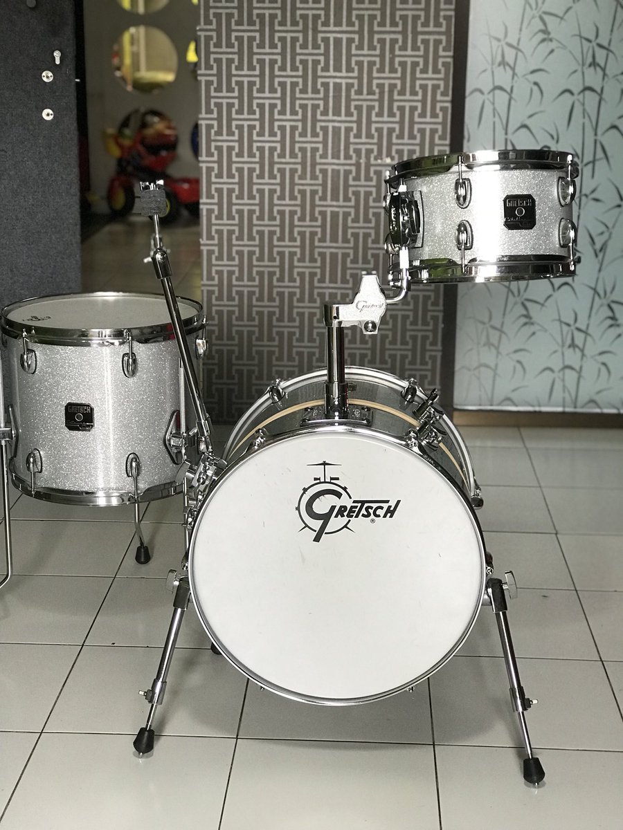 Gretsch2016's tweet photo. @drum_market FS: Gretsch catalina club street 3pcs shell pack, excellent condition, 6,9jt nego tipis, minat: 081945777117 https://t.co/lSWxvwIDHS