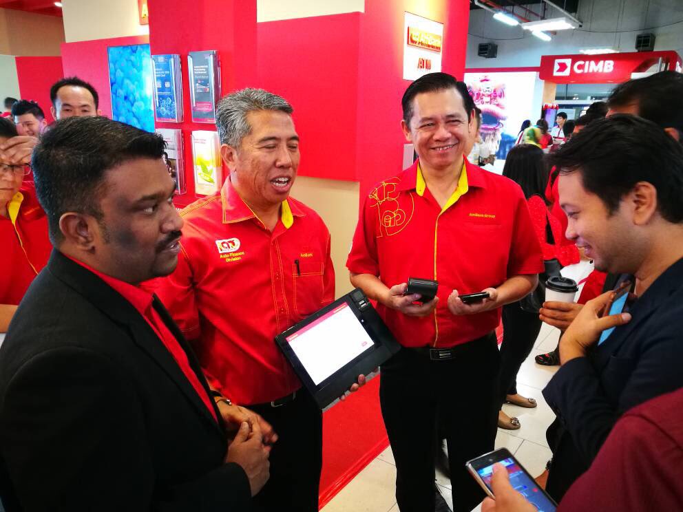 AmBankMY's tweet photo. #RTM, #BorneoPost &amp; #NST graciously dropped by &amp; gave us an exclusive interview! The team brought them through of digital activation &amp; the easy applications. We also took them to the FINCO booth. BNM Assistant Governor Abu Hassan joined us again! Thank you 
#AmBank #TeamAmBank https://t.co/B6DhIXNcEx