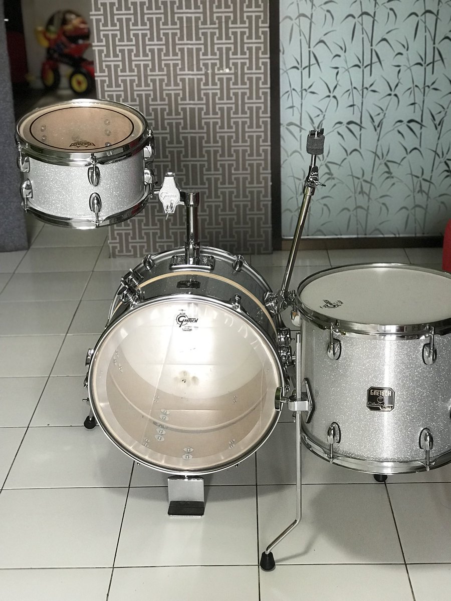 Gretsch2016's tweet photo. @DrumBagus FS: Gretsch catalina club street 3pcs shell pack, excellent condition, 6,9jt nego tipis, minat: 081945777117 https://t.co/wrQVUxQFmt