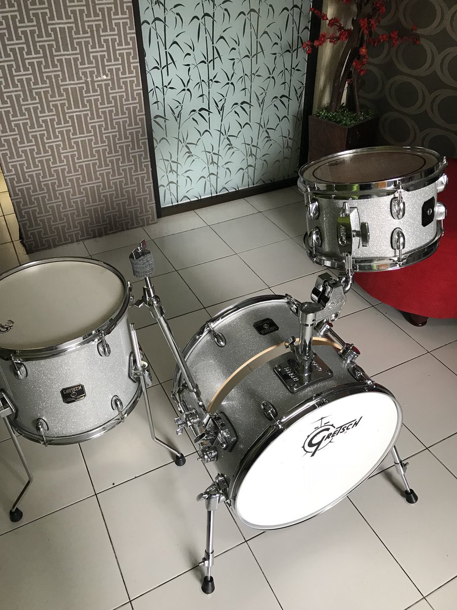 Gretsch2016's tweet photo. @DrumBagus FS: Gretsch catalina club street 3pcs shell pack, excellent condition, 6,9jt nego tipis, minat: 081945777117 https://t.co/wrQVUxQFmt