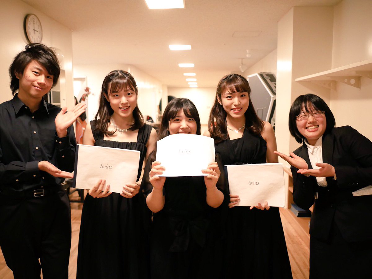 2台のピアノのための『Twins』初演を終えました🙈未熟な曲を演奏して下さった坂本姉妹には頭が上がりません🙇🏼‍♀️💕そしてお越し下さった皆様ありがとうございました！次回は28日！更に個性派揃いの作品をお楽しみに👣
