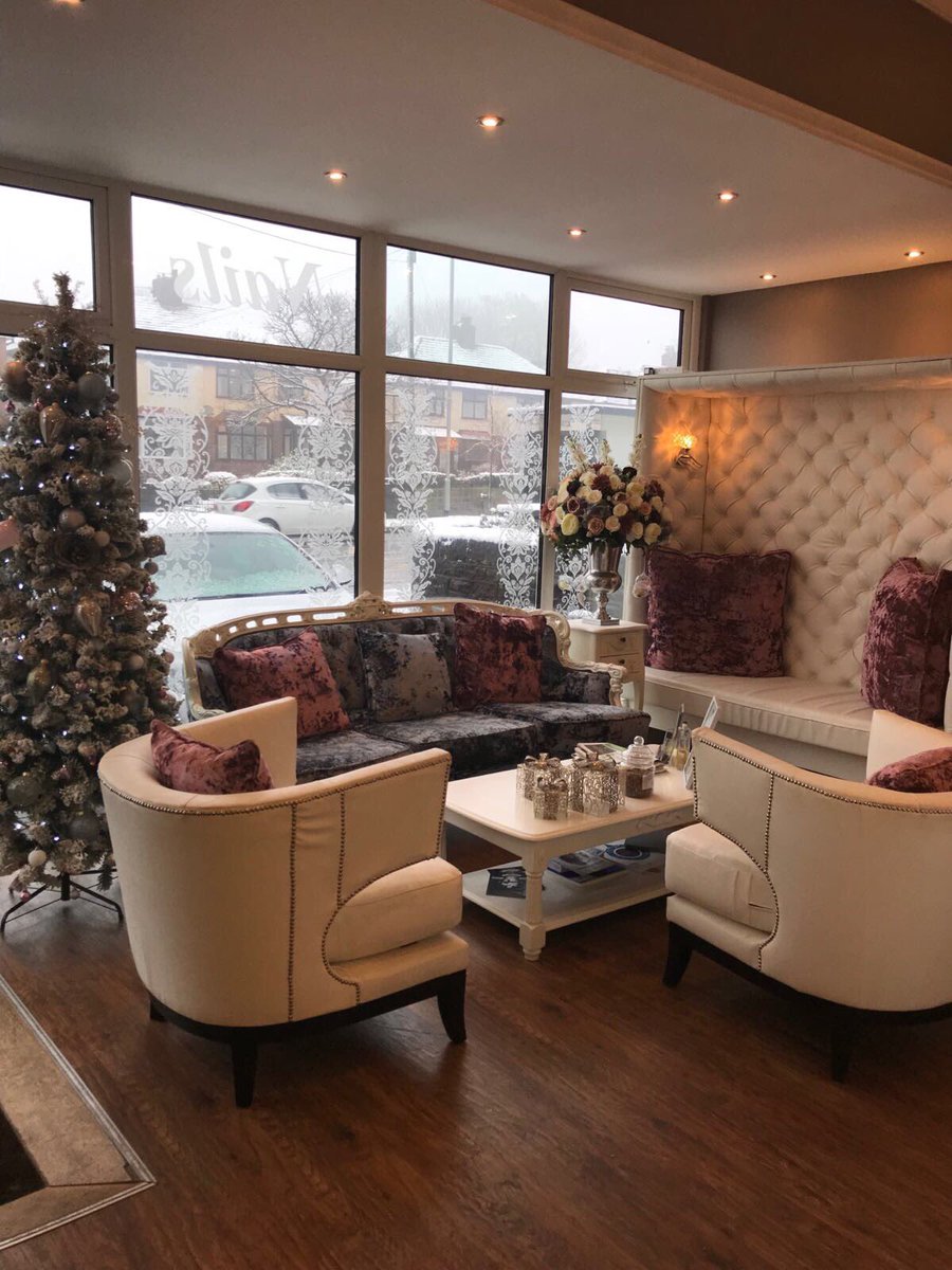 jofernslydgate's tweet photo. It’s beginning to look at lot like Christmas ❄️🎄🎅🏻🎁☃️ #jofernslydgate #christmas #festive #snowday #decorations https://t.co/5AHVcvSdZV