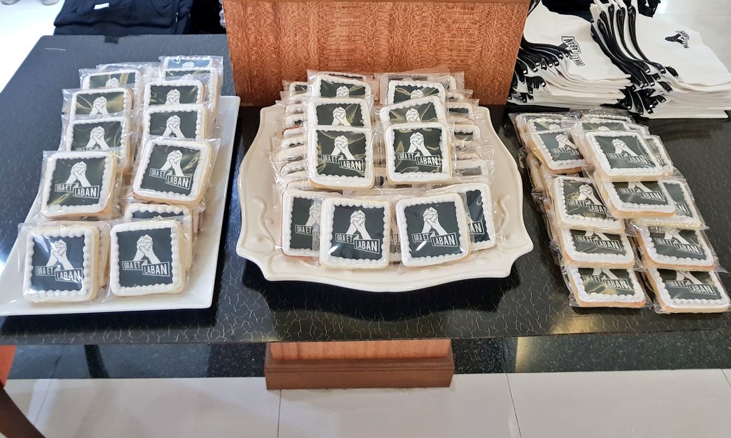 oraetlabanph's tweet photo. Thank you CHOCOLATE DISTRICT for our personalized cookies! 

#OEL1stAnniversary #OraEtLaban #ThankYouStScho https://t.co/SPstGpsgBb
