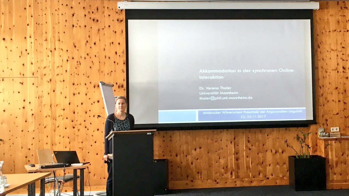 dpfu's tweet photo. Am Schluss schauen wir auf schon klassische Formen der Online-Kommunikation: Verena Thaler zu #Akkommodation in Online-Chats #PAL2017 https://t.co/HDq8KNoaoA