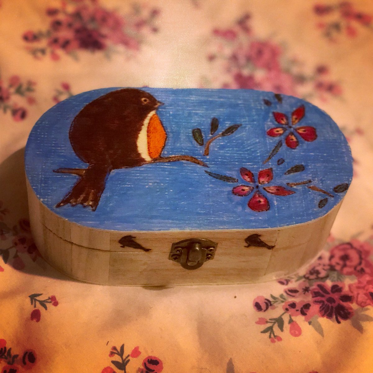 SilverMoonbowTW's tweet photo. Finished the top of my wooden box #woodburning #pyrography #colouring #handmadegifts #handmade https://t.co/0P6CEswqdb