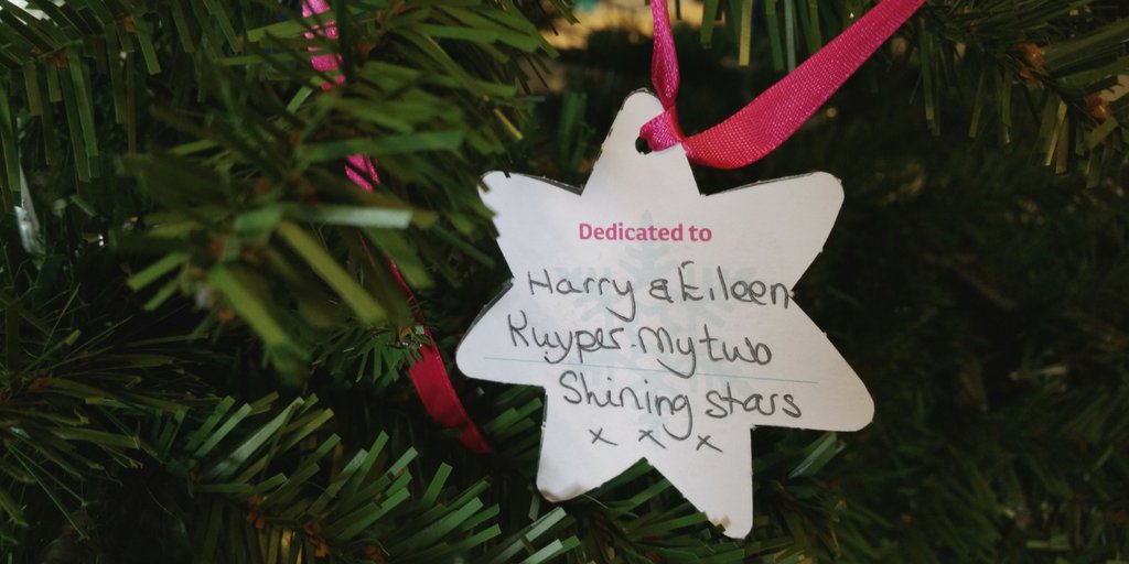 DementiaUK's tweet photo. Remember a Star today and you will help us provide more Admiral Nurses to support families facing dementia this Christmas https://t.co/ZZNkqtsc6m  #rememberastar https://t.co/MrNRHD9dr6