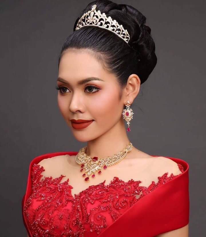 ERMark5's tweet photo. #MissUniverse #Cambodia https://t.co/irvZbxLQpe