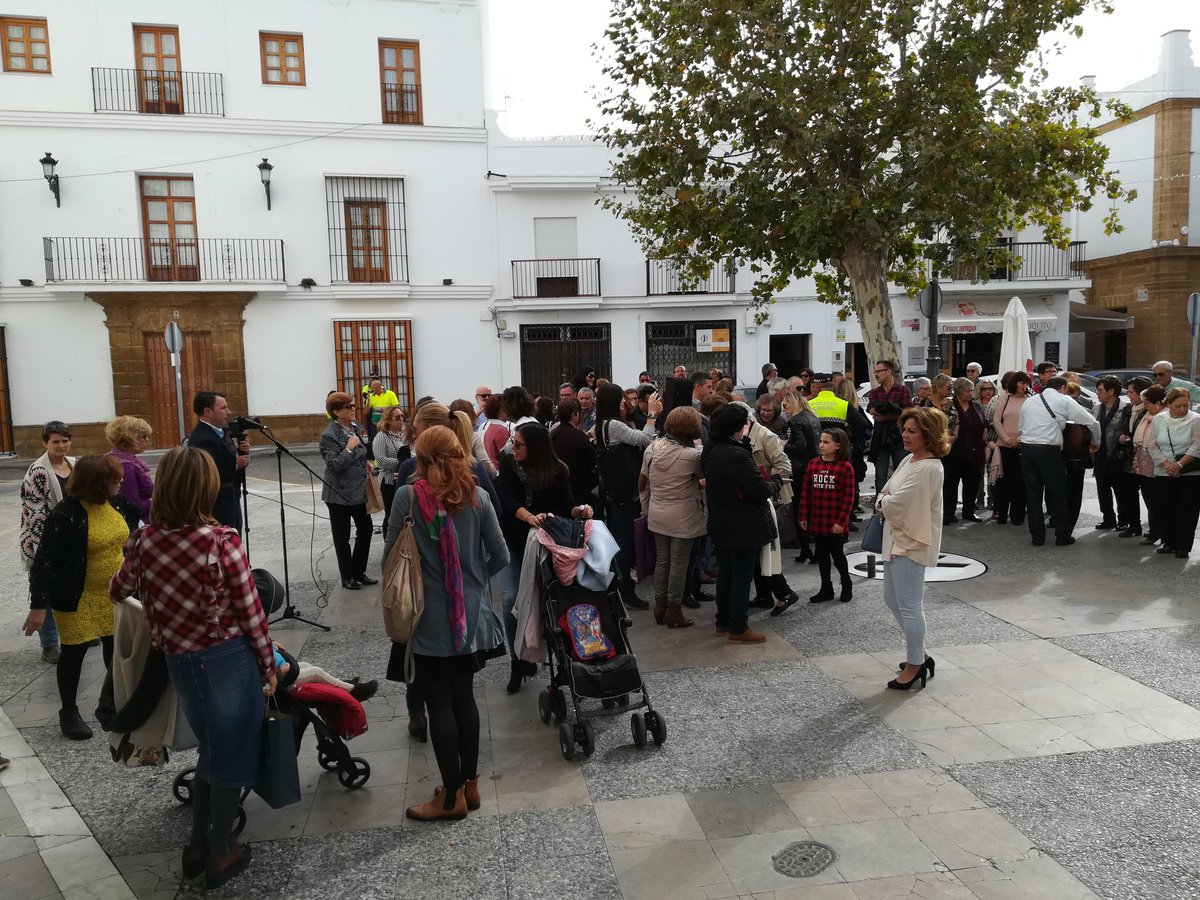 Reunidas en la Plaza España por el día contra la violencia de género #niunamas