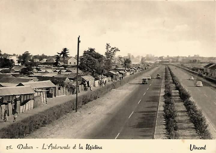 SAVE_DAKAR's tweet photo. Dakar 🇸🇳 l'autoroute Photo1:dans les années 40 - Photo2: 60 #Senegal #Archives #Dakar #Kebetu 
Bon week-end 😊 https://t.co/gofx4sfXyz