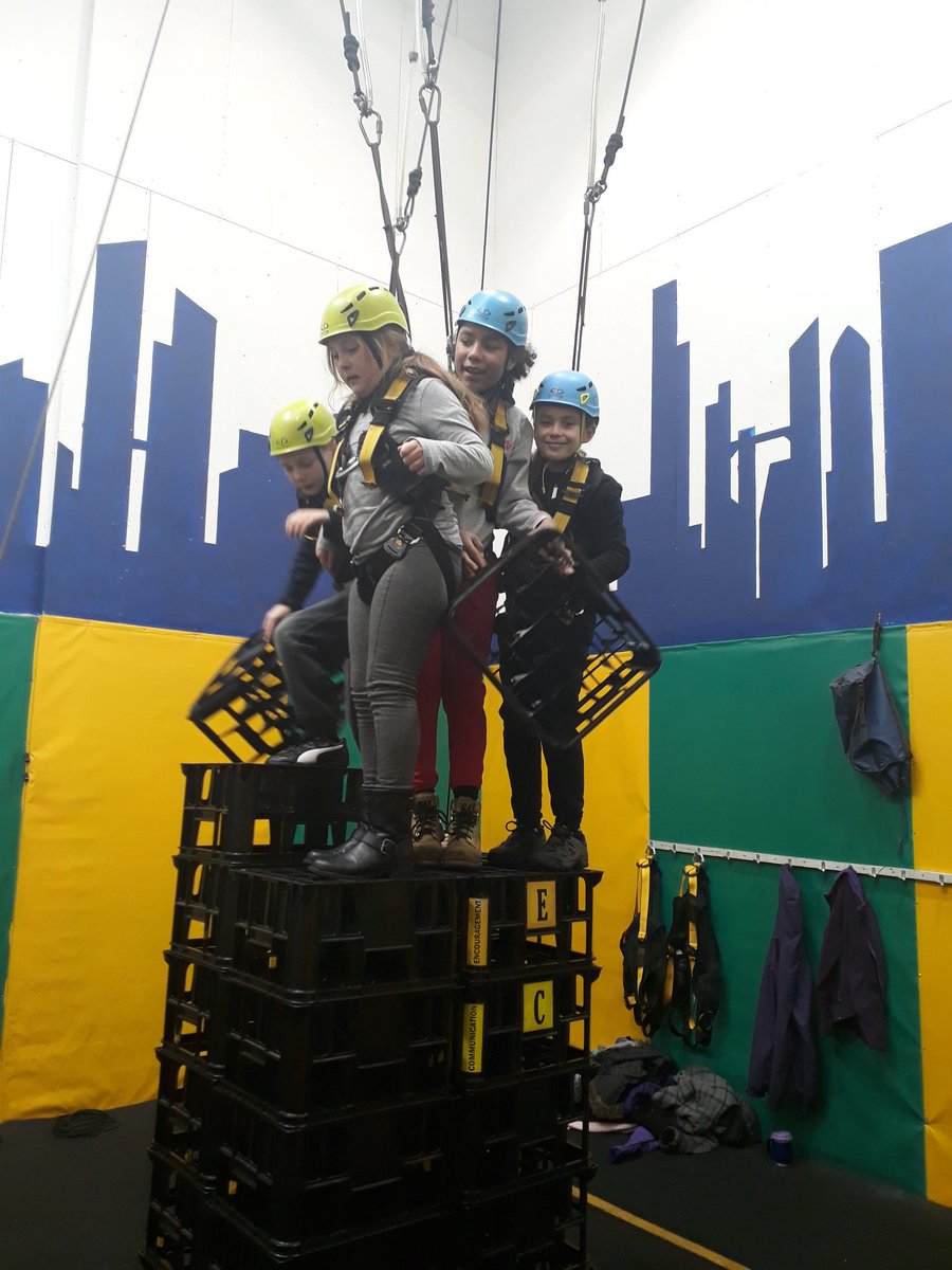TPAF1JB's tweet photo. Crate challenge #teamwork #comnunication #encouragement #cooperation @TheParksAcademy https://t.co/1ilJ4nw24g