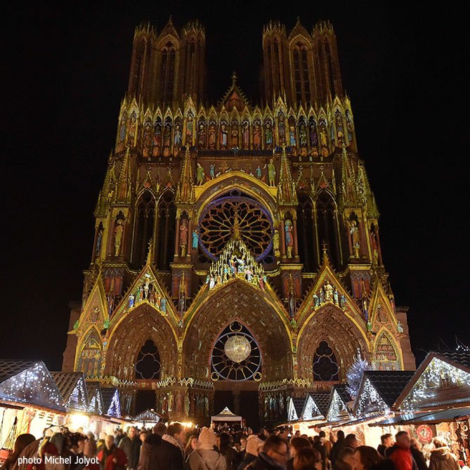 micheljolyot's tweet photo. Le marché de #Noël est ouvert sur le parvis de la #Cathédrale de #Reims.
#reims #reimstourisme #grandreims #grandest #grandest_focus_on #photomicheljolyot #jolyot https://t.co/38X63cKMJW