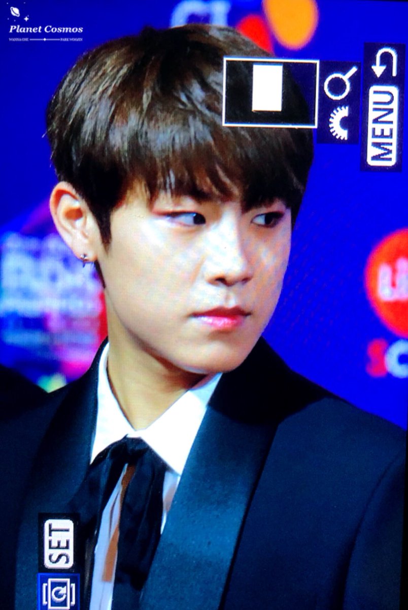 PlanetCosmos112's tweet photo. 171125 MAMA IN VIETNAM #박우진 #ParkWoojin 우진아 넘 멋있어 ㅠㅠㅠㅠㅠ💕💕💕 https://t.co/9vvwaHLgY2