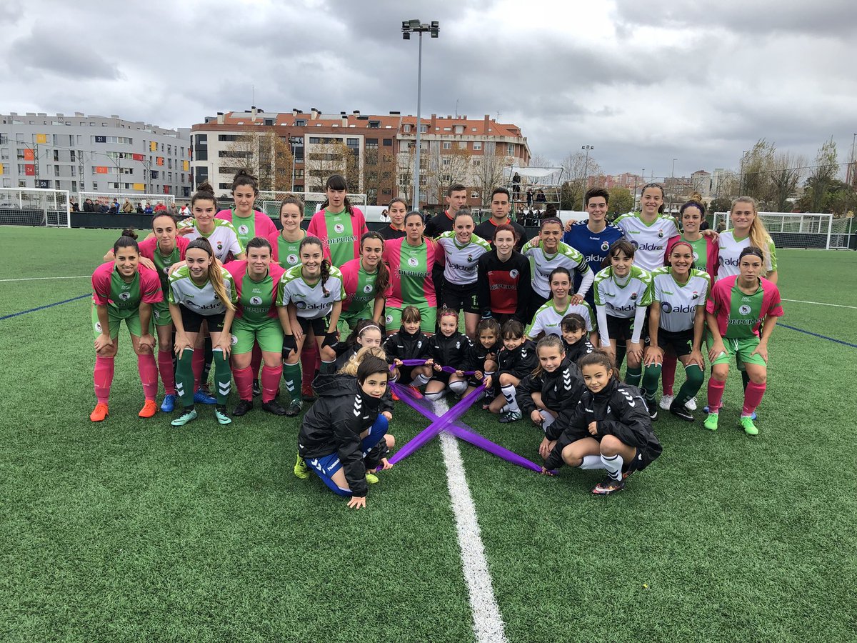 El Racing Féminas se une contra la violencia de género 📸📸
#diacontralaviolenciadegenero #NiUnaMas