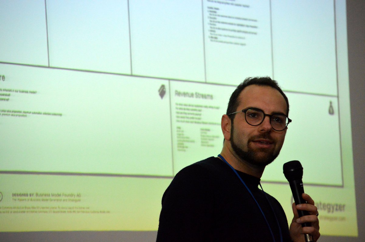 Le 10 #startup di Startup Weekend Bari 2017 sono al lavoro!
L’obiettivo è la creazione di un “elevator pitch” da presentare alla giuria finale, accompagnati dai mentor e coach! In bocca al lupo! #SWBari