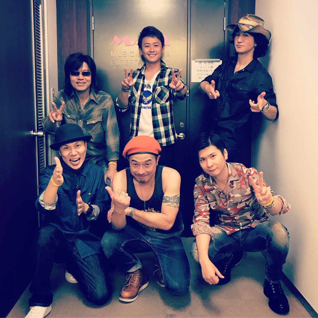 YoshimotoHiroki's tweet photo. ホームな大阪での一部後と二部後の写真👌🏻📸😁
今日も楽しい時間をありがとうございました！🎤
#doa #FallWinterLive #OpenDoor 2017 #Osaka #高槻 https://t.co/KYo8VEnJTh