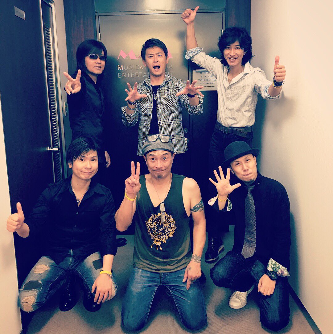 YoshimotoHiroki's tweet photo. ホームな大阪での一部後と二部後の写真👌🏻📸😁
今日も楽しい時間をありがとうございました！🎤
#doa #FallWinterLive #OpenDoor 2017 #Osaka #高槻 https://t.co/KYo8VEnJTh