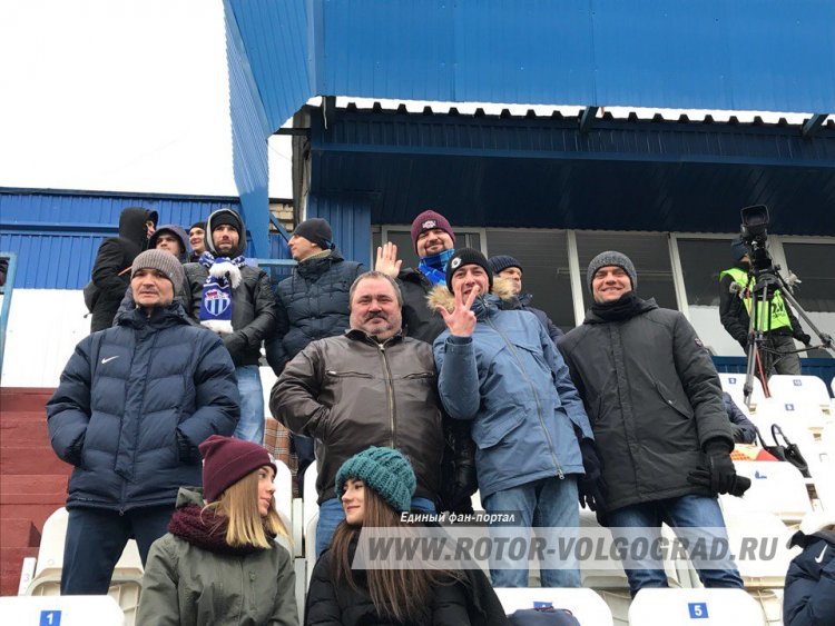 mandglobat7220's tweet photo. Ждёт победы, ждёт победы, ждёт победы Волгоград!￼￼￼⚽️👕💪

#Ротор #Волгоград #ФНЛ #РоторОренбург #Единыйфан_портал https://t.co/mQoEcmifHH