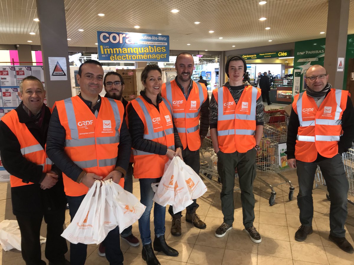 FGeorges2's tweet photo. Belle collecte avec les équipes #civigaz #BanquesAlimentaires @CDesess ! L’insertion et solidarité au cœur de #GRDF https://t.co/c2WJguLPaH