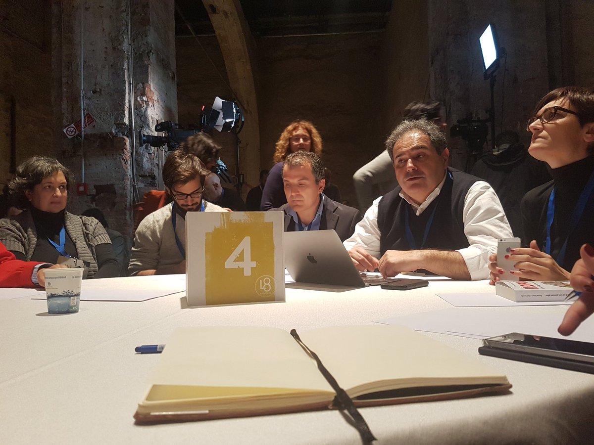 La__Botta's tweet photo. Alla #Leopolda8 insieme al responsabile Energia del @pdnetwork @GBenamati si chiacchiera degli sviluppi futuri della nuova Strategia Energetica Nazionale #tavolo4 https://t.co/9nhVHxIhEC