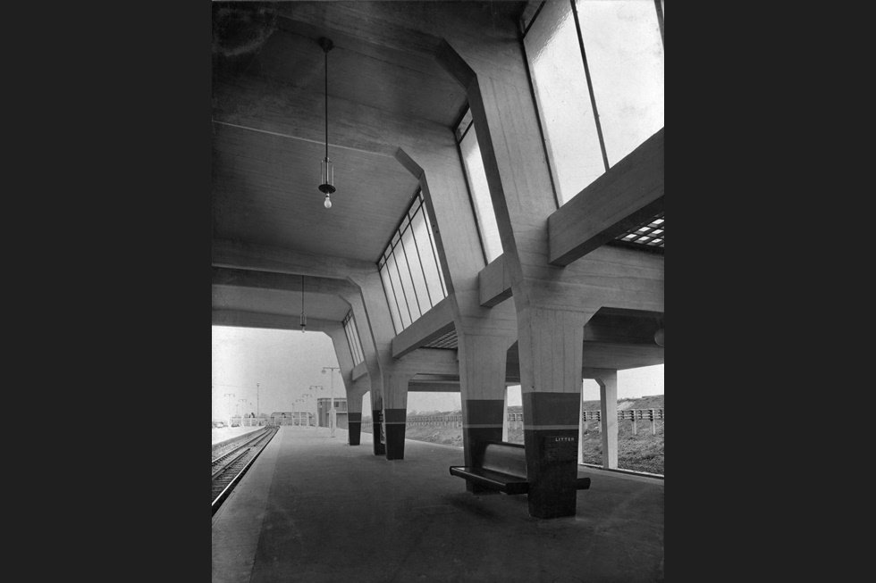 MrTimDunn's tweet photo. Cockfosters station, 1934.
[@RIBA collection] https://t.co/cYLYEm5gxs