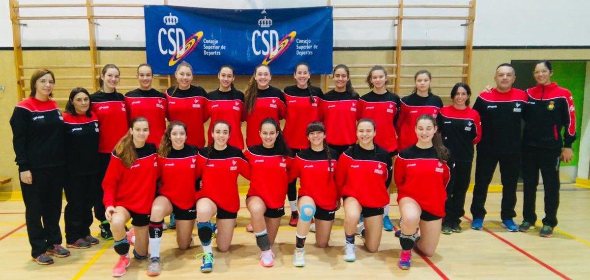 FNBalonmano's tweet photo. Ahí está la representación navarra: Nerea Gil y Aileen Ripa participando con las selecciones #GuerrerasJuveniles 🇪🇸 y #GuerrerasPromesas 🇪🇸 en el torneo Scandibérico y el TIE. https://t.co/8kgnECFS30