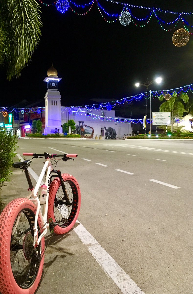 bujoee1's tweet photo. 🆙 Easyride 1 hour 🆙
#maxtron #maxtronfatbikes #hhh_my #gopink #redmonkeygrips #teamnatura #morph #velotoze https://t.co/PlHXo3BWDp