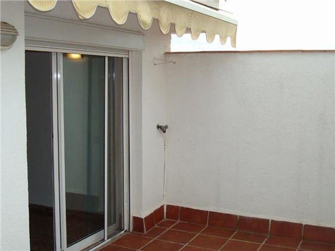 FinquesJC's tweet photo. En #Castellbisbal,  #dúplex en venta en urbanización. Superficie útil de 90 m2; 3  habitaciones, 2 de ellas dobles; Baño completo y aseo; Soleado con  buenas vistas; Solárium de 20 m2 con trastero; Amueblado. 
https://t.co/DfrED7mW2P https://t.co/Ayt9AoRKM8