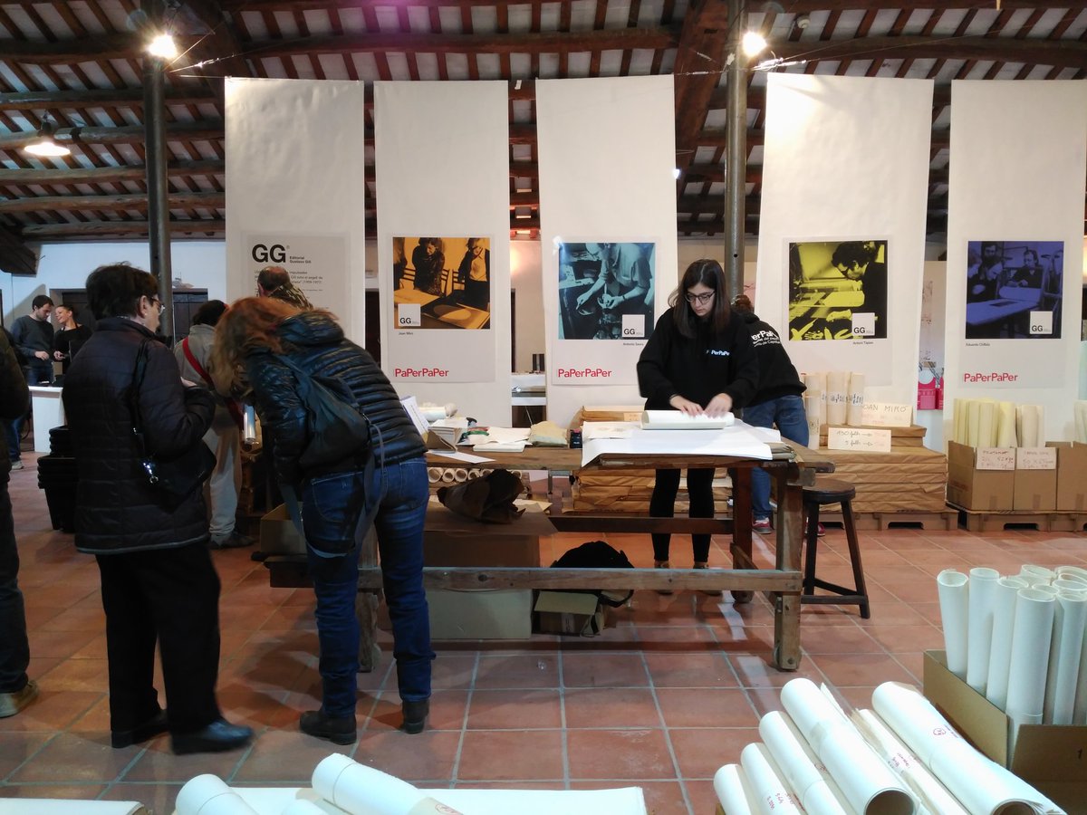 editorialgg's tweet image. En el outlet #PaperPaper del @mmp_capellades! Papel de los 1960's y 1970's para ediciones de Picasso, Miró y otros a precio de saldo!