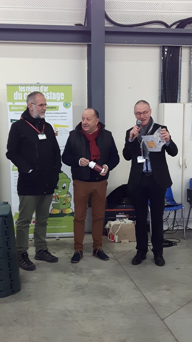 f_boudaud's tweet photo. Avec le #SmitomSudSaumrois : les élus lancent l opération citoyenne #riennesejette 🌳🌿🌼à #thouarce #loirelayonaubance #anjou. 
@FRMFR_PDL https://t.co/2zqyDNogcp