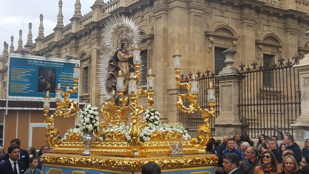 M_J_Fernandez's tweet photo. Traslado de la @puraylimpia del Postigo al convento de la Encarnación para sus cultos #Inmaculada17 @MP7ElCorreo @LaPasionCTV https://t.co/gKWxWEyZYP