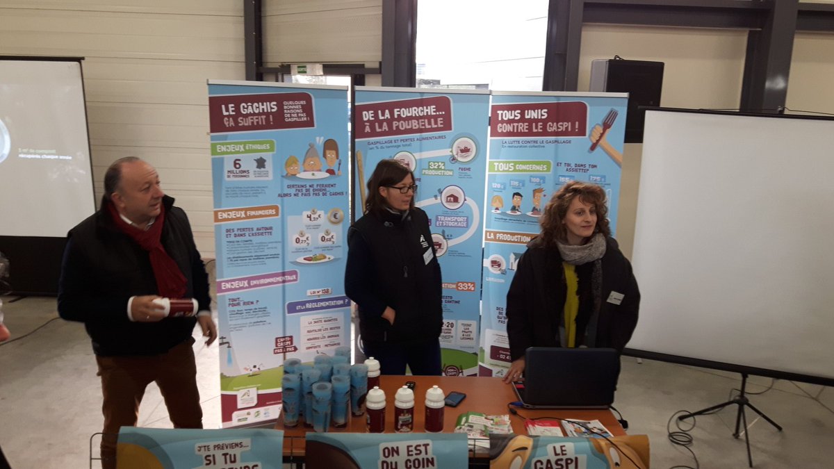 f_boudaud's tweet photo. Avec le #SmitomSudSaumrois : les élus lancent l opération citoyenne #riennesejette 🌳🌿🌼à #thouarce #loirelayonaubance #anjou. 
@FRMFR_PDL https://t.co/2zqyDNogcp