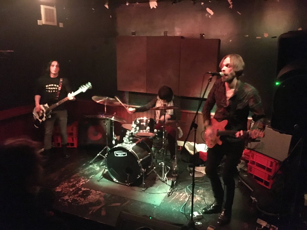 wow what a rocking set Imaginary Dreamers last night! @CrashingDevice3 You guys gotta go see them when they play <a href="/BowBeehive/">Bow Beehive</a> on Nov 8th and mosh along