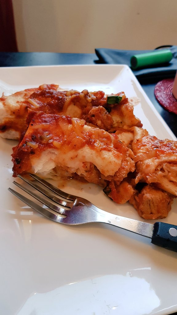 drewmeldoeslife's tweet photo. Because my Husband and I Day off! Chicken Enchiladas for Lunch today ๐ฉโ๐ณ๐ฏ #chickenenchiladas #enchiladas #tortillas #Lunchtime #qualityoverquantity #Foodies #FoodMattersLive2017 #foodphoto #mrschef #bonappetit #mrshildebrandtkitchendiary https://t.co/J193H5VM1x
