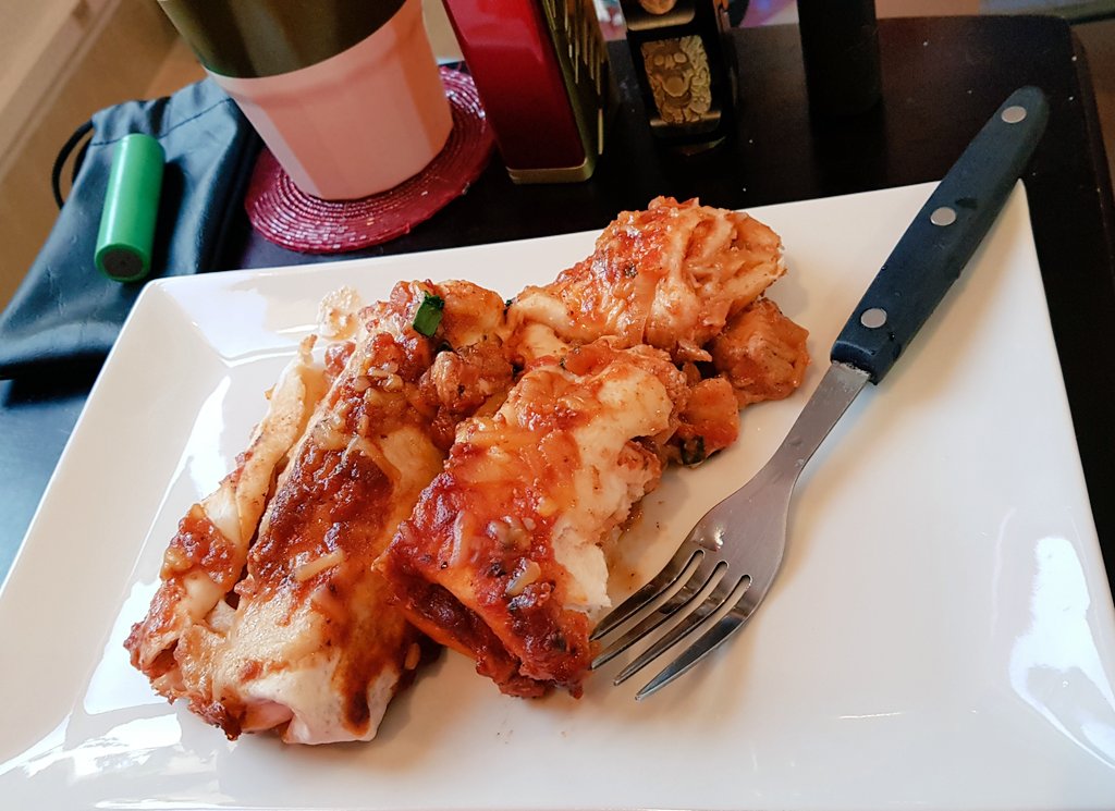 drewmeldoeslife's tweet photo. Because my Husband and I Day off! Chicken Enchiladas for Lunch today ๐ฉโ๐ณ๐ฏ #chickenenchiladas #enchiladas #tortillas #Lunchtime #qualityoverquantity #Foodies #FoodMattersLive2017 #foodphoto #mrschef #bonappetit #mrshildebrandtkitchendiary https://t.co/J193H5VM1x
