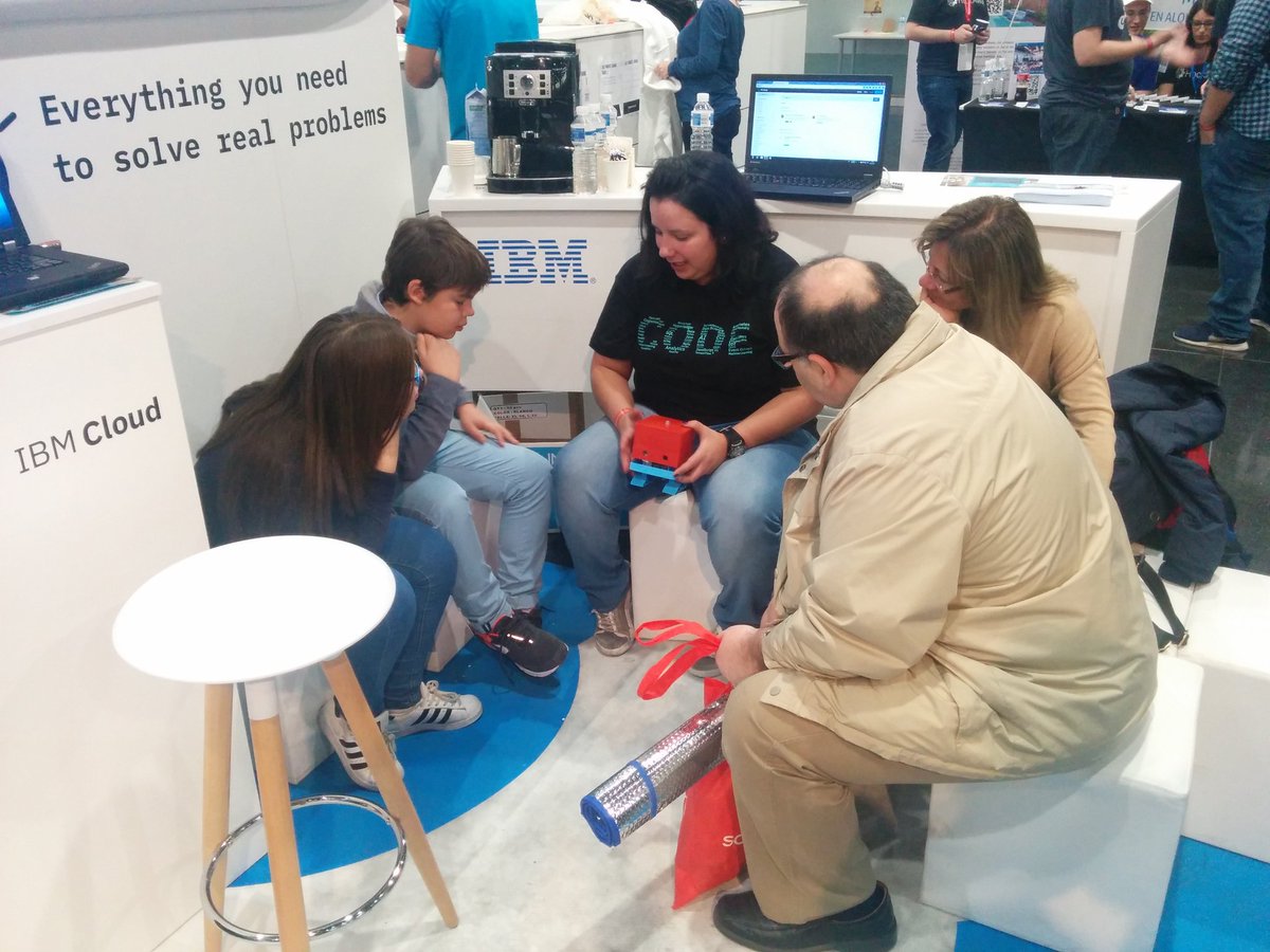 jmordax's tweet photo. Los niños conociendo #IBMWatson en #CodemotionMadrid de la mano de @martapuchiki. ¡Las nuevas generaciones pisan fuerte! https://t.co/XeNWzexMOD