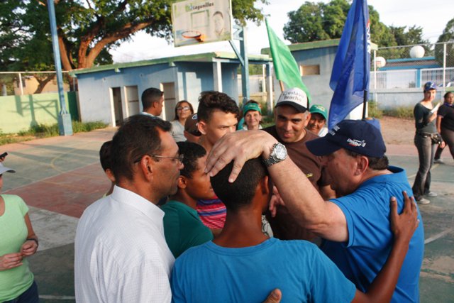 Ni andamos ofreciendo falsas promesas, ni con populismo, y con el mayor respeto hacia todos; nuestro éxito no se debe en el irrespeto al ciudadano, nuestra formación está basada en principios y valores