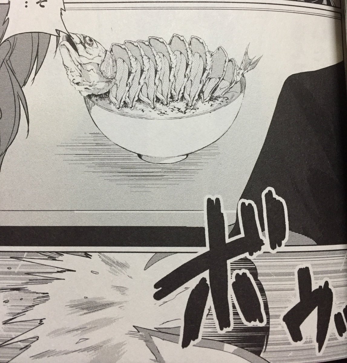 12話で晴明が差し出したお茶漬けの上に、三成がお土産に持ってきた鮒ずしを勝手にドッキングさせことがあったんです。それがきっかけで晴明の三成に対する印象が「腐った魚を置く人」になっていることからの発言です。現在発売中の2巻に収録されているのでぜひご覧ください。