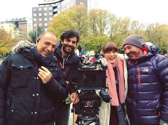Con muchas ganas de ver a Aitana Sánchez-Gijón de nuevo en la gran pantalla. Aquí en el #rodaje de #ThiMaiLaPelicula, aprovechando cualquier momento para robar sonrisas 😍🎬🔜