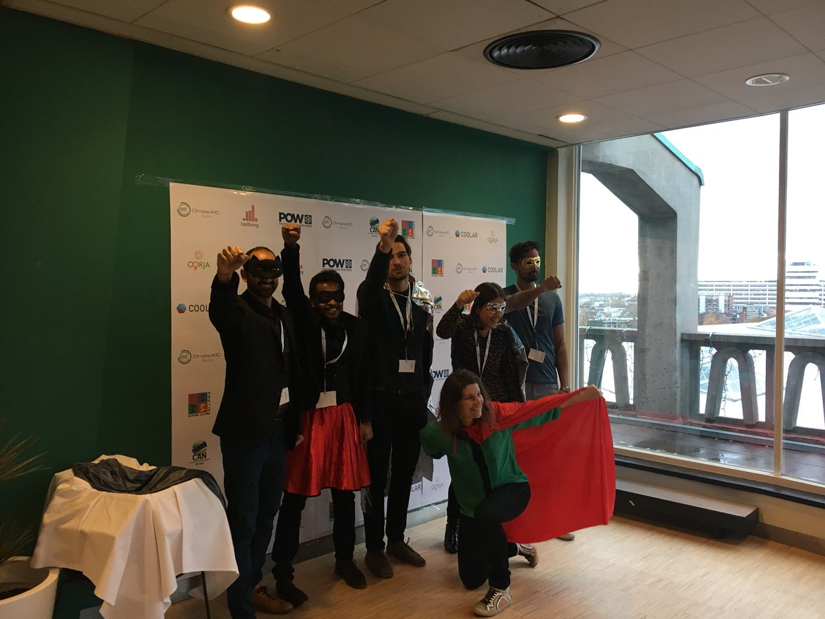 cKIC_Alumni's tweet photo. #CKICheroes17 #makelovenotCO2 #community is at the photo booth! #values https://t.co/Y5rNdEMCfr