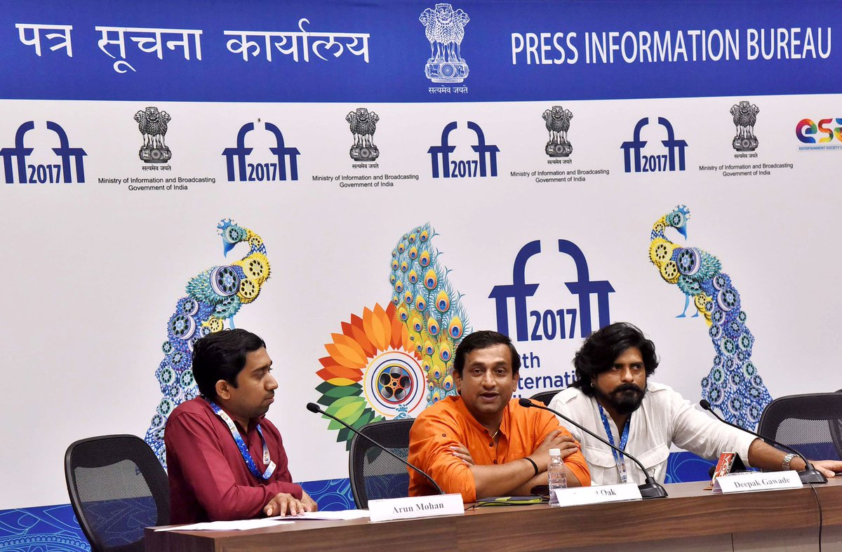MIB_India's tweet photo. #IFFI2017
Director of the film IDAK (Marathi) Deepak Gawade and Director of the film Kachcha Limbu (Marathi) Prasad Oak at a Press Conference, during the 48th International Film Festival of #IFFI2017 https://t.co/jjdptN3QA8