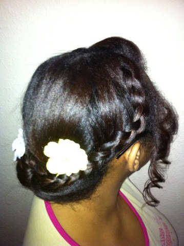 BlackHairInfo's tweet photo. Summer Style - #Bun #Updo With #Braid Detail https://t.co/ZH69vdVjkc #braidbun https://t.co/dn16uVlOMi