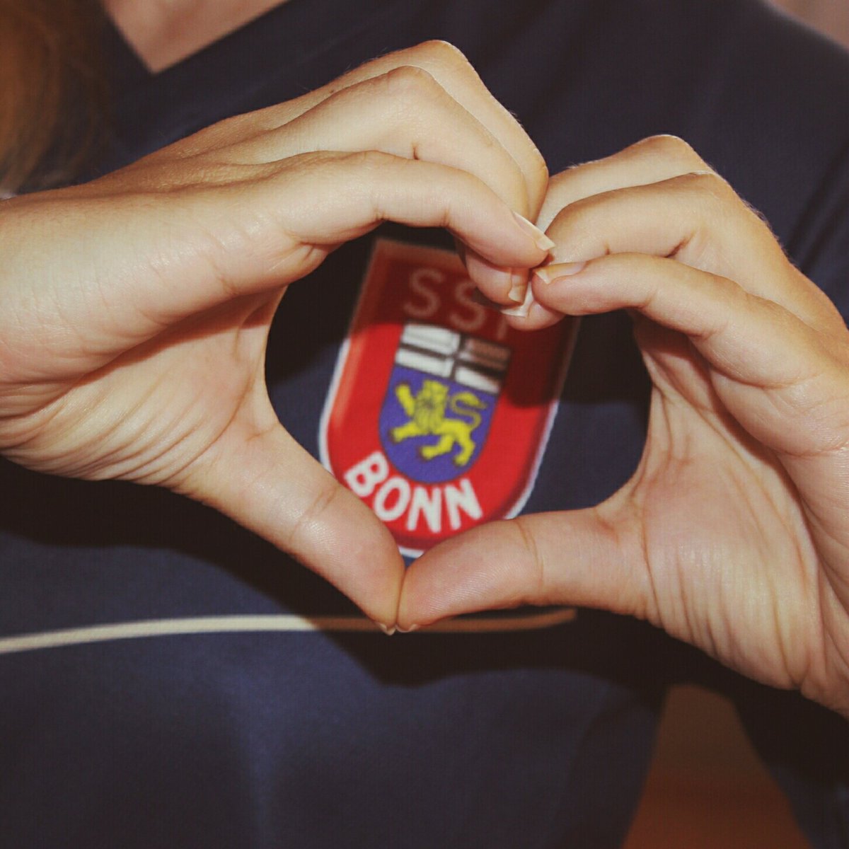 SSFDragonsBonn's tweet photo. Stimme geölt? Trikot übergeworfen? In 5 Stunden ist es soweit. #Derbyzeit #aufgehtsDragons #SSFDJK https://t.co/ZYHwxzo28L