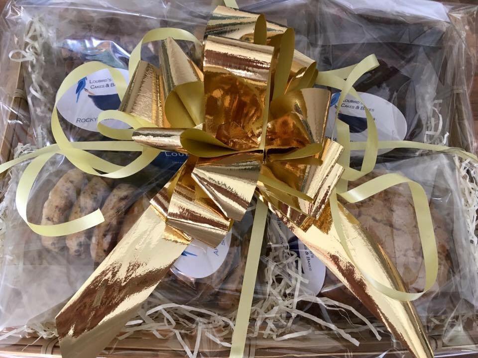loubirdscakes's tweet photo. Giving away a hamper over on my fb page, follow the link to nominate a worthy person/team https://t.co/5qD1XvZb8l #payitforward #doagoodthing https://t.co/2KAQXnnjF5