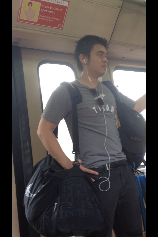 amiel1234567's tweet photo. This guy sa LRT. Sino sya hahaha Sarap e #pinoyhunk #BenchUnderTheStar #pinoy https://t.co/miTT2PZuvz