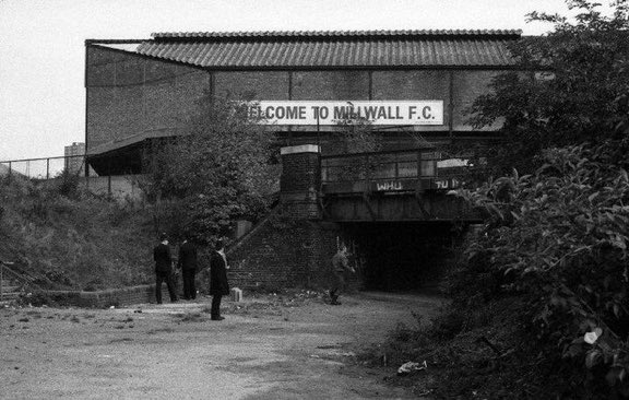 "Welcome to Millwall, WHU turn back" The famous message outside the away entrance to the The Den in 1985 #Millwall