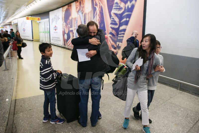 Lusa_noticias's tweet photo. Casal português que fugiu de Timor-Leste chegou a Lisboa - https://t.co/arFCXnC4xB https://t.co/DX1d5rLEKT