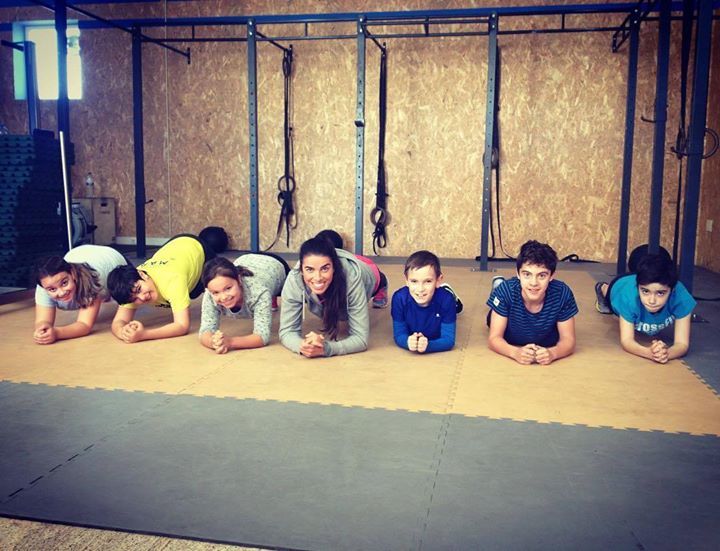 CrossFit_MTS's tweet photo. Plank day!! 💪💪 #plank #helthykids #strongteam #strongereveryday #crossfit #kids #crossfitmatosinhos #crossfitmatosinhosfamily https://t.co/cRUZEOnzrW #crossfitmatosinhos https://t.co/XLQmCketDk