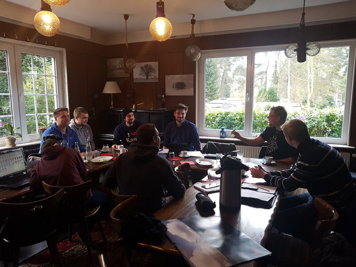 Angeregte Diskussion über die angestaubte Satzung, strategische Ausrichtung der LKV-Jugend und Partizipation der  Vereine.

Man darf gespannt sein...     ^Ke