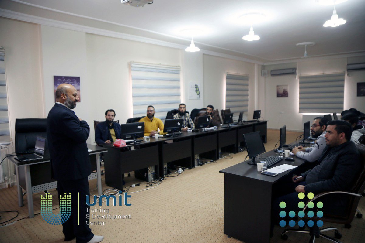 umittdc1's tweet photo. إنتهاء اليوم الأول من البرنامج التدريبي #فن_التعليق_الصوتي مع المدرب المتميز الاستاذ طارق جابر حيث كانت أبرز المحاور : الموهبة -النص -الأداء -التعامل مع الميكروفون-الصحة الصوتية -توصيات عامة https://t.co/uCbH5dsReC